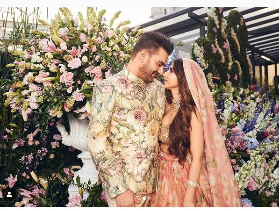 अरबाज़ खान ने मेकअप आर्टिस्ट शुरा खान के साथ एक निजी समारोह में विवाह किया; इसमें लुलिया वांटूर और रवीना टंडन जैसे व्यक्तियों की उपस्थिति थी।